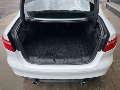 Used 2016 Jaguar XF Premium image 24