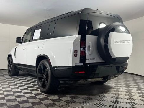 Used 2024 Land Rover Defender 130 X-Dynamic SE image 4