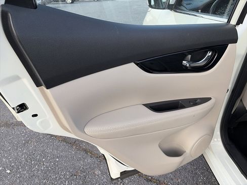 Used 2022 Nissan Rogue Sport SV image 23