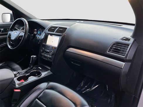 Used 2019 Ford Explorer XLT w/ Equipment Group 202A image 31