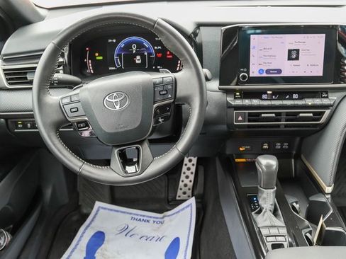 Used 2025 Toyota Camry SE image 17