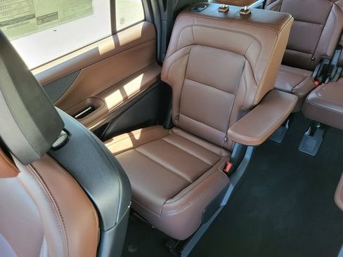New 2026 Lincoln Navigator L Reserve AWD/4WD image 13