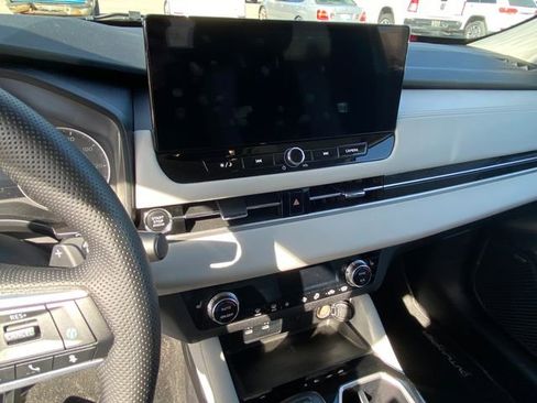 Used 2025 Mitsubishi Outlander SE image 6