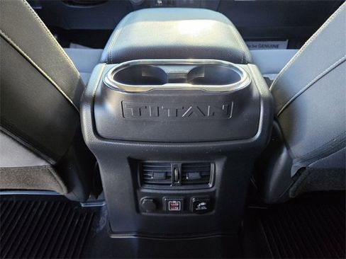 Used 2022 Nissan Titan SV w/ SV Convenience Package image 10