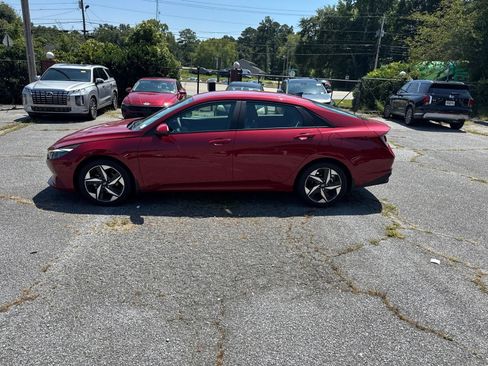 Used 2023 Hyundai Elantra SEL w/ Convenience Package FWD image 2