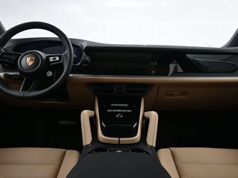 Certified 2026 Porsche Cayenne AWD/4WD image 9