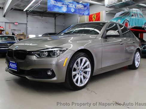 Used 2018 BMW 320i xDrive Sedan AWD/4WD image 2