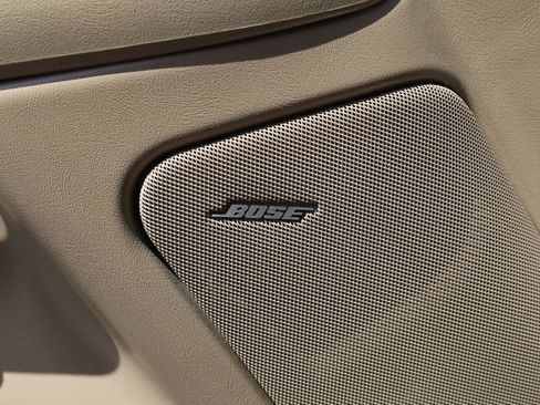 Used 2005 Chevrolet Suburban LT w/ Preferred Equipment Group RWD image 6