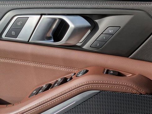 Used 2021 BMW X5 xDrive40i w/ M Sport Package image 2