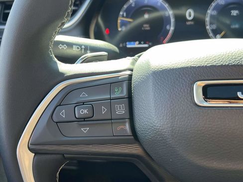 Used 2025 Jeep Grand Cherokee L Laredo image 30