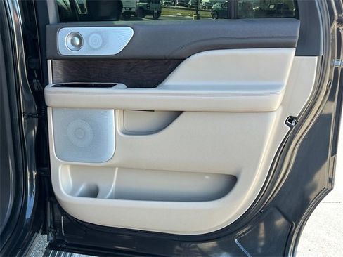 Used 2023 Lincoln Navigator L Reserve image 12