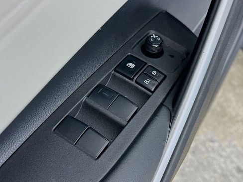 Used 2024 Toyota Corolla Cross L image 20