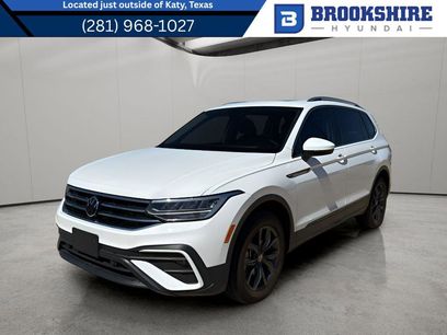 Used 2022 Volkswagen Tiguan SE w/ Panoramic Sunroof Package