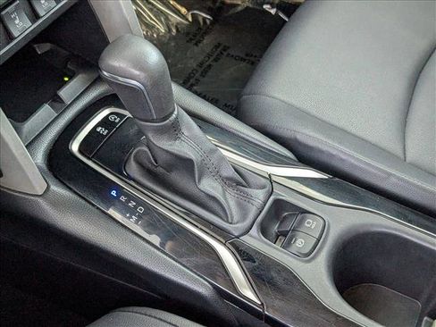 Used 2024 Toyota Corolla Cross XLE image 12