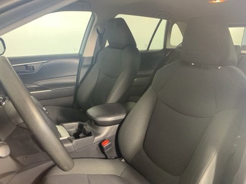 Used 2021 Toyota RAV4 LE image 13
