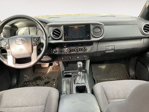 Used 2017 Toyota Tacoma TRD Off-Road w/ Tow Package (A/T) image 11