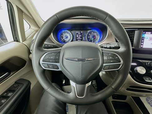 Used 2023 Chrysler Voyager LX image 11