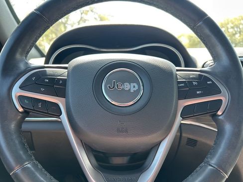 Used 2019 Jeep Grand Cherokee Limited w/ Luxury Group II image 18