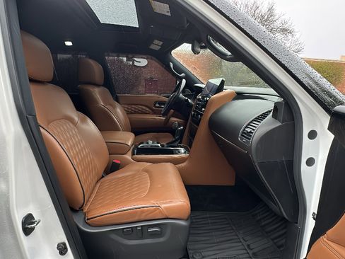 Used 2022 INFINITI QX80 Sensory image 27