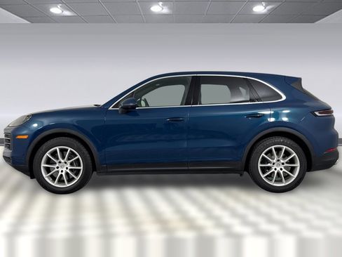 Used 2024 Porsche Cayenne AWD/4WD image 2