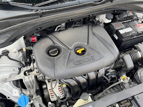 Used 2018 Hyundai Elantra GT image 31