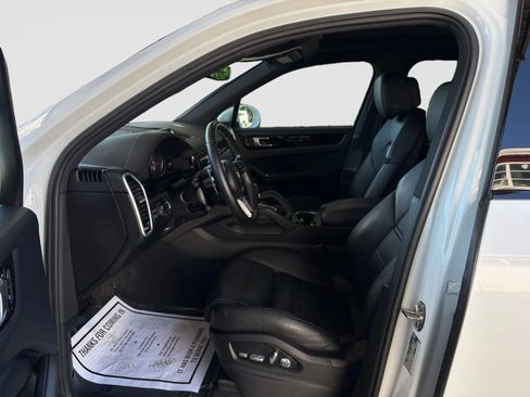 Used 2020 Porsche Cayenne AWD/4WD image 12