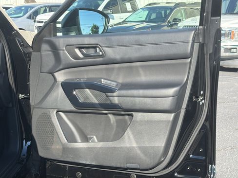 Used 2025 Nissan Pathfinder SV AWD/4WD image 30