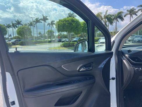 Used 2021 Buick Encore Preferred AWD/4WD image 25