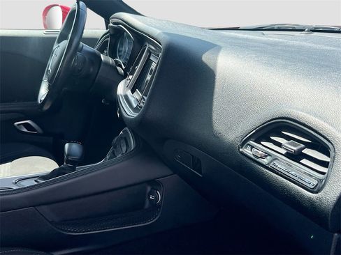 Used 2022 Dodge Challenger SXT image 27