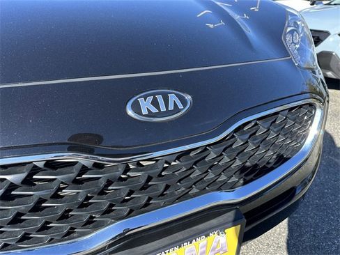 Used 2022 Kia Sportage LX image 10