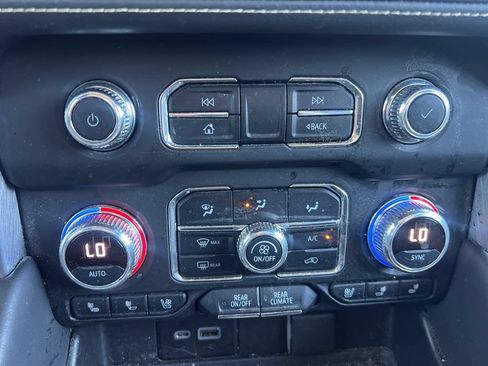 Used 2021 GMC Yukon SLT w/ SLT Luxury Package AWD/4WD image 11