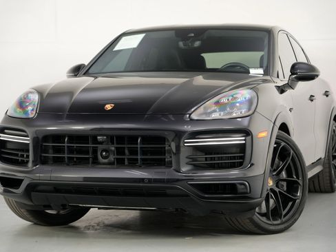 Used 2022 Porsche Cayenne Turbo S image 3