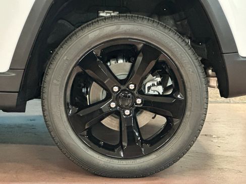 New 2025 Jeep Grand Cherokee Limited w/ Black Appearance Package image 25