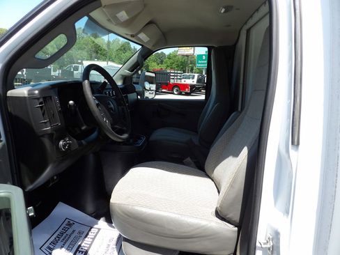 Used 2016 GMC Savana 3500 Extended image 16