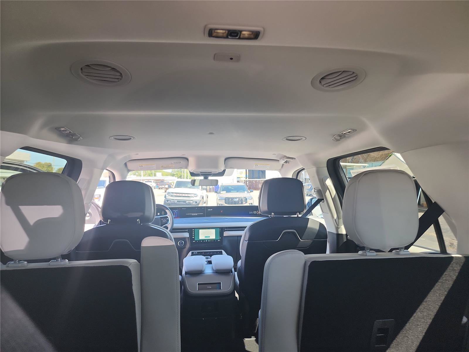 New 2026 Lincoln Navigator Premiere AWD/4WD image 19