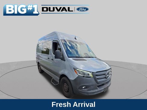 Used 2025 Mercedes-Benz Sprinter 2500 image 2