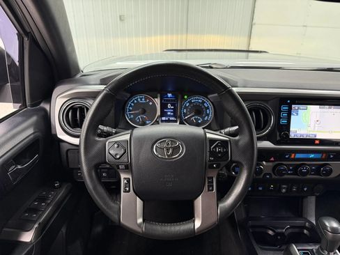 Used 2018 Toyota Tacoma Limited AWD/4WD image 19