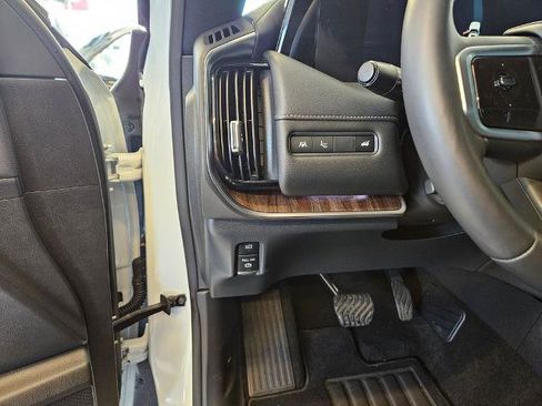 Certified 2025 Nissan Armada Platinum Reserve AWD/4WD image 17