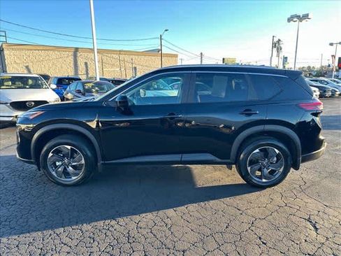 Used 2025 Nissan Rogue SV w/ SV Premium Package image 6