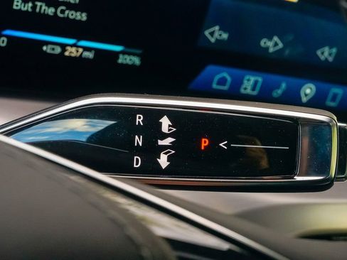 New 2026 Cadillac Vistiq Platinum image 23