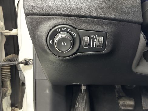 Used 2019 Jeep Compass Latitude AWD/4WD image 19