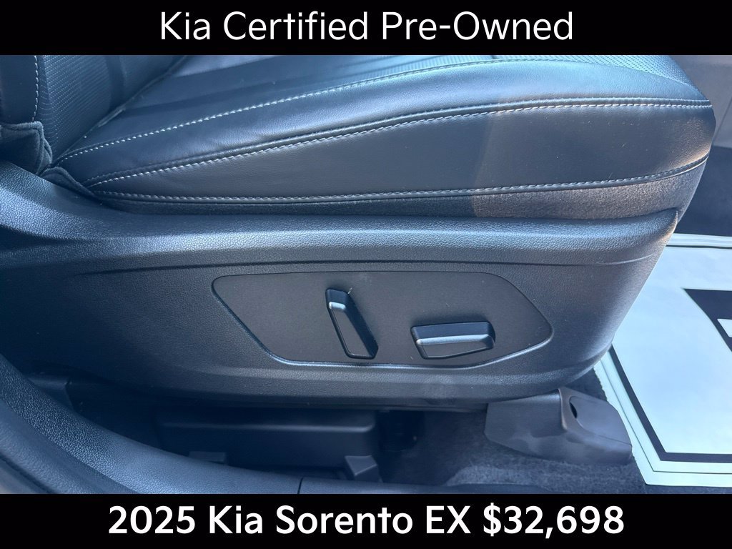 Certified 2025 Kia Sorento EX w/ Panoramic Sunroof Package AWD/4WD image 22