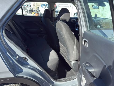 Used 2021 Hyundai Venue SE image 24