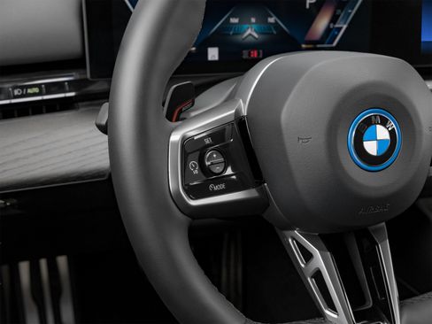 Used 2025 BMW i5 eDrive40i w/ M Sport Package RWD image 43