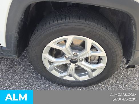 Used 2025 Jeep Compass Latitude AWD/4WD image 18