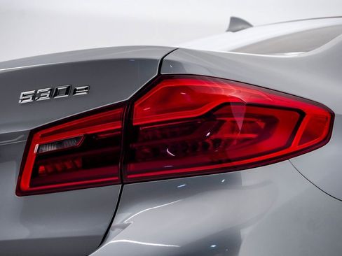 Used 2019 BMW 530e xDrive w/ Convenience Package image 13