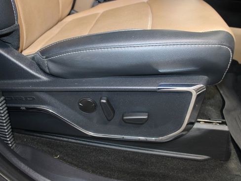 Used 2023 Ford F150 Lariat w/ Trailer Tow Package image 26