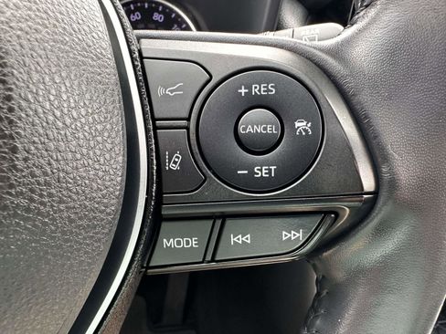 Used 2021 Toyota RAV4 XLE Premium AWD/4WD image 20