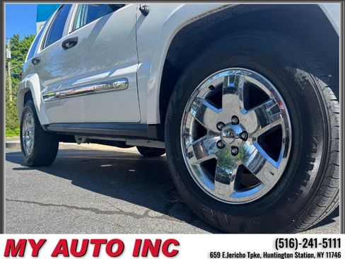 Used 2007 Jeep Liberty Limited AWD/4WD image 9