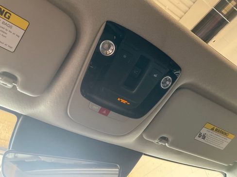 Certified 2025 Kia Niro EX Touring image 18